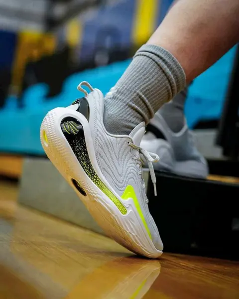 Under Armorr Curry 12 Gravity