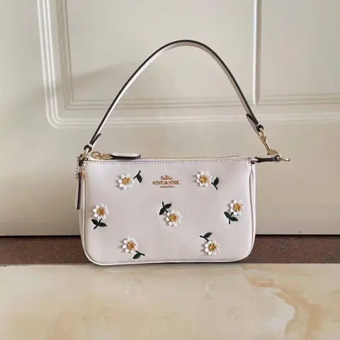 Coach Nolita 18 Daisy White With OriginalBox Dustcover Pearlchain
