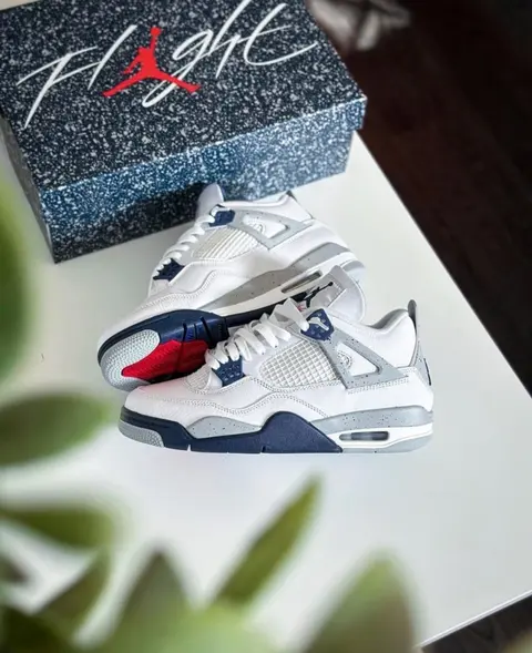 Air Jordan 4 midnight navy Semi Ua
