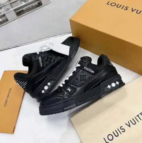Louis Vuittto nn Monogram Trainer ALL BLACK With All Accessories