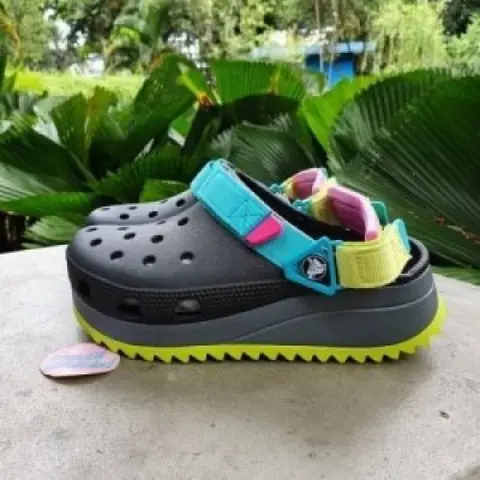 Crocs classic hiker clogs black Yellow